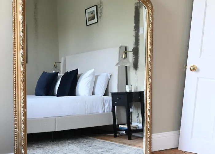 No 30 Historic Georgian Cottage - Newly Renovated For 2024