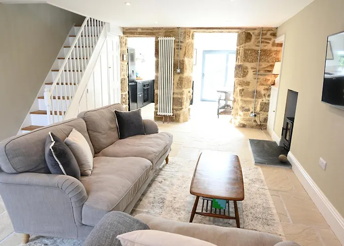 No 30 Historic Georgian Cottage - Newly Renovated For 2024