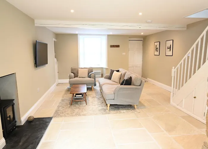 No 30 Historic Georgian Cottage - Newly Renovated For 2024